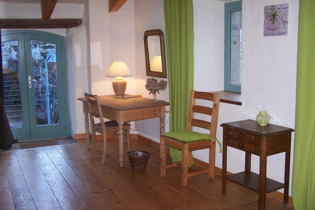 Salomony Chambre D'Hotes Marcols-les-Eaux Room photo